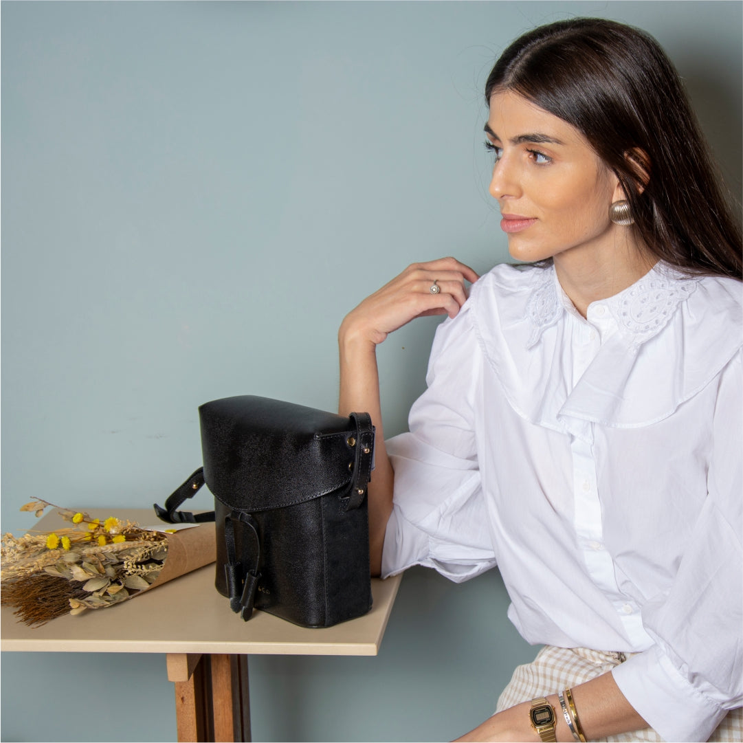 Bolsa Mini de Couro Cosmopolitan Black