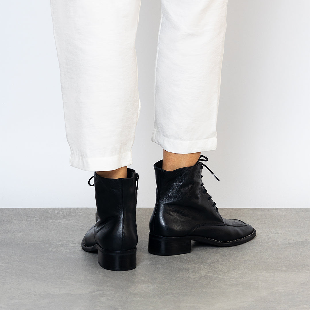 Bota Midnight Black